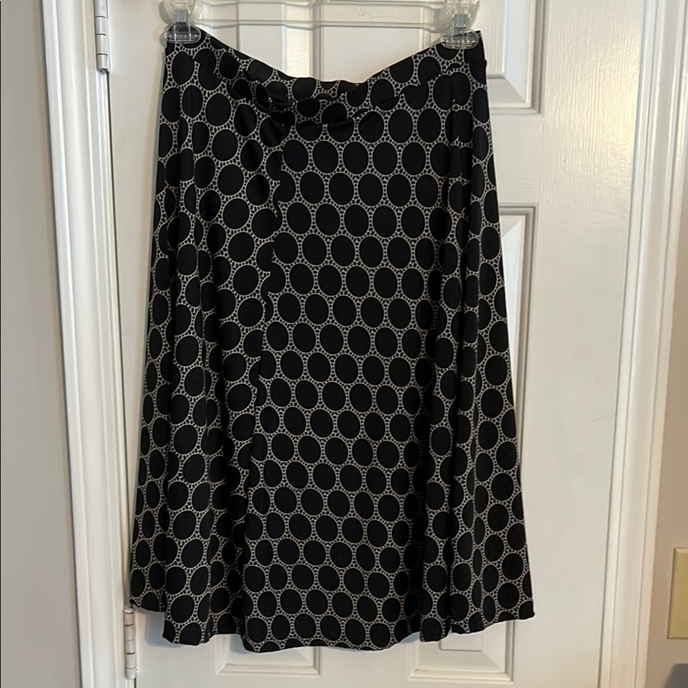 Elegant Black and Gold Patterned Skirt